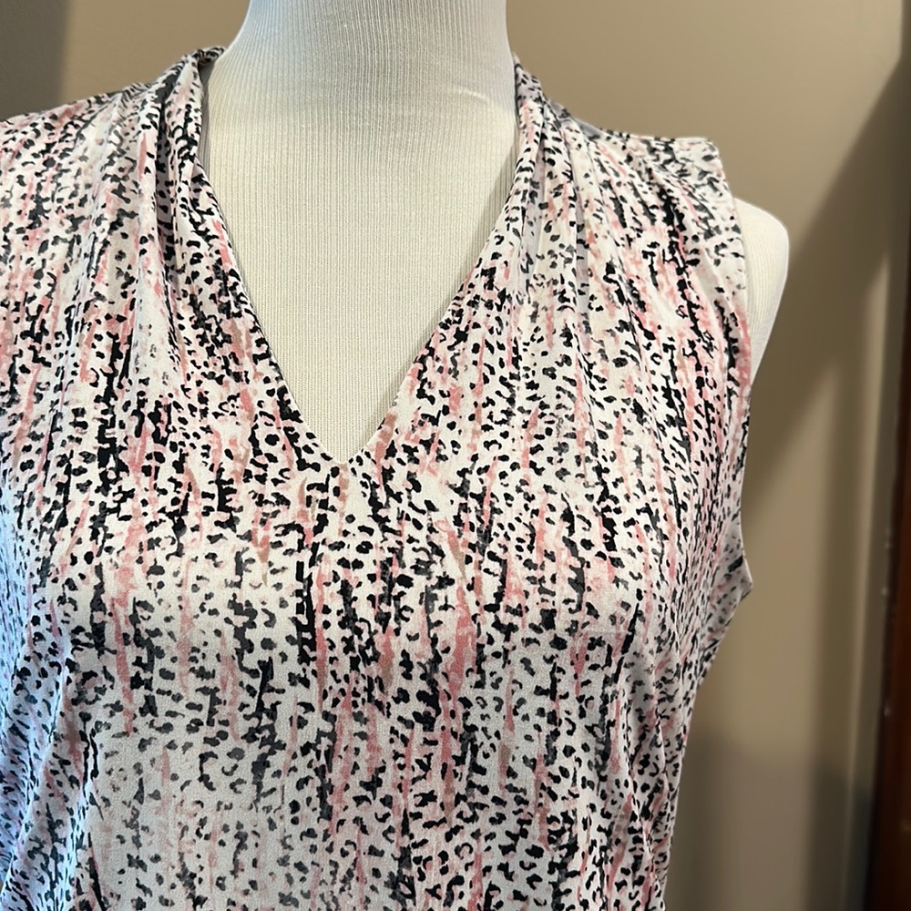 EUC - White House Black Market sleeveless top, size large.